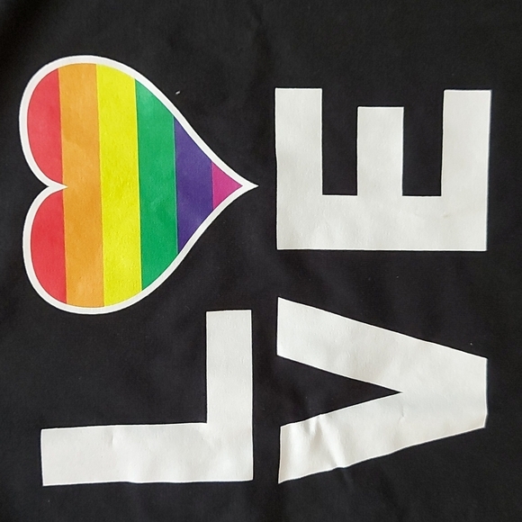 Love Rainbow Heart T-shirt - Picture 2 of 2